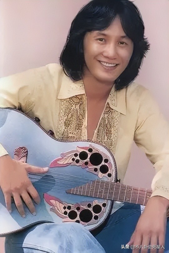 10位港台长发男星，郑伊健帅气逼人，伍佰气质狂放不羁