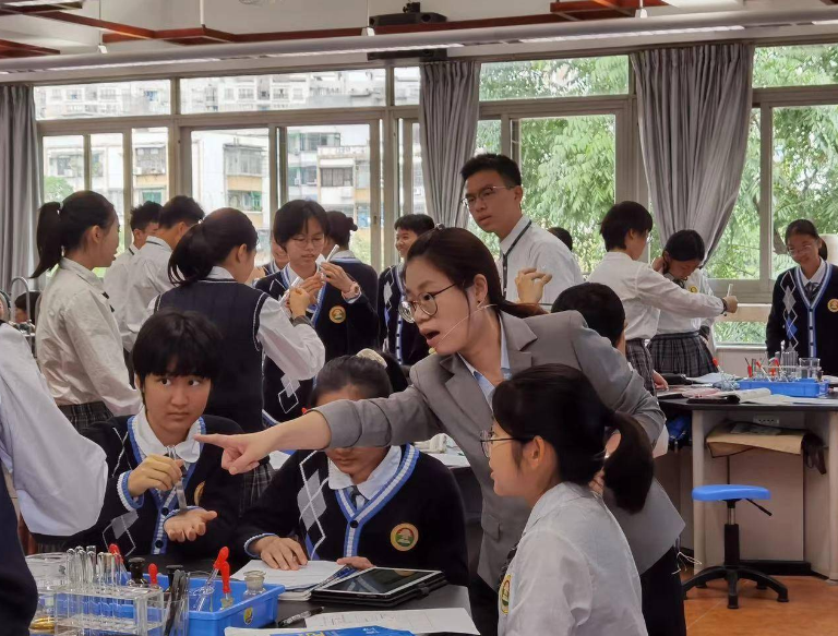 英语到底是否退出“中高考”？官方回应来了，学生直言终于等到了