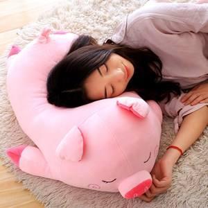 为什么很多女性睡觉时，经常喜欢用腿夹被子？不妨一起来了解