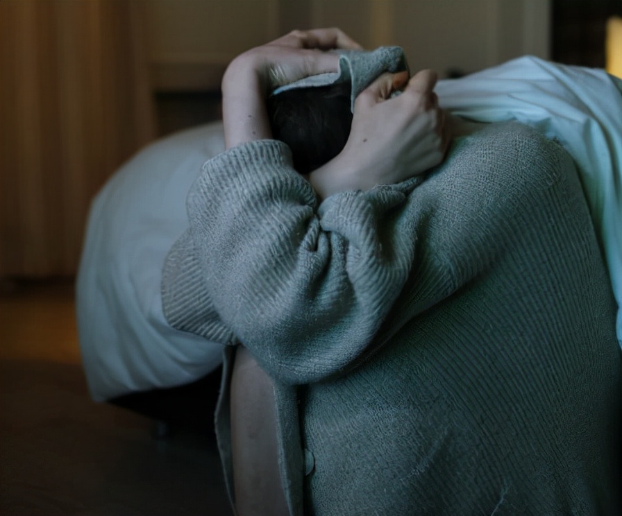 00后高校两男生轮奸酒醉女同学其1人未遂，法官：不影响认定轮奸