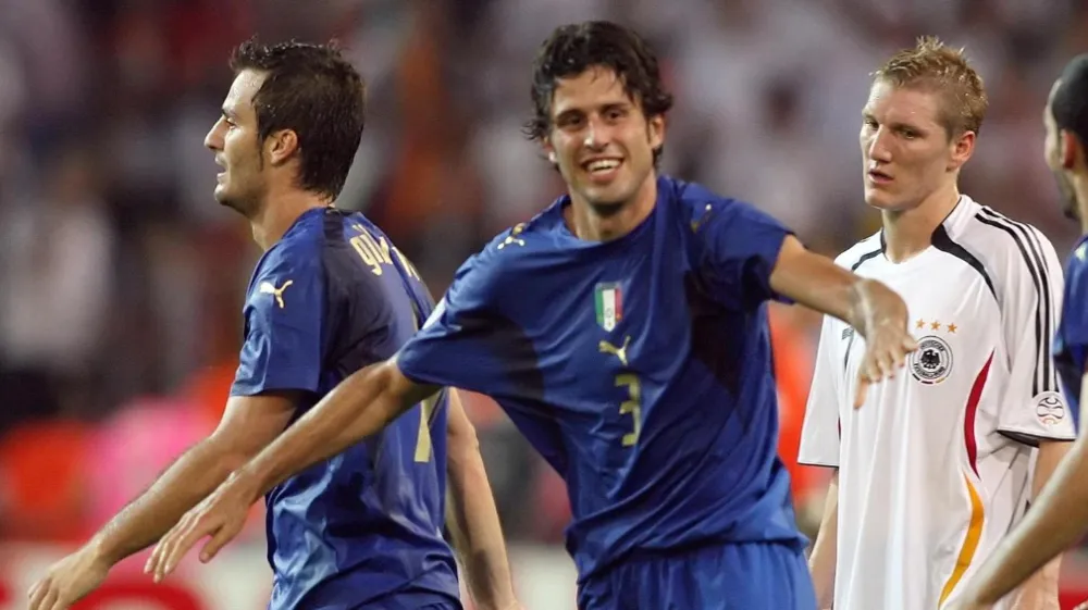 世界杯经典战役有哪些（苏牙单人拦网、C罗霸气戴帽、梅西意外助攻，世界杯22大经典比赛）