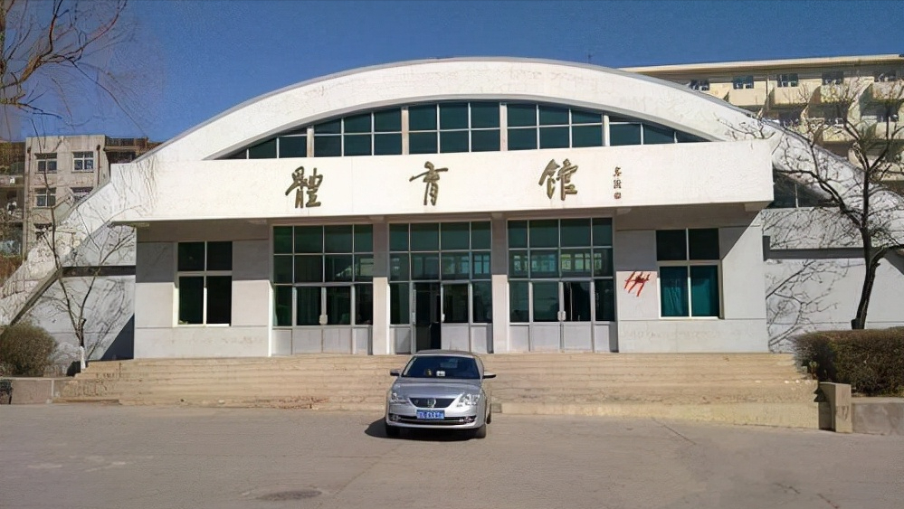 国内一所双非大学，位于港口，当地认可度高，有企业扶持易就业