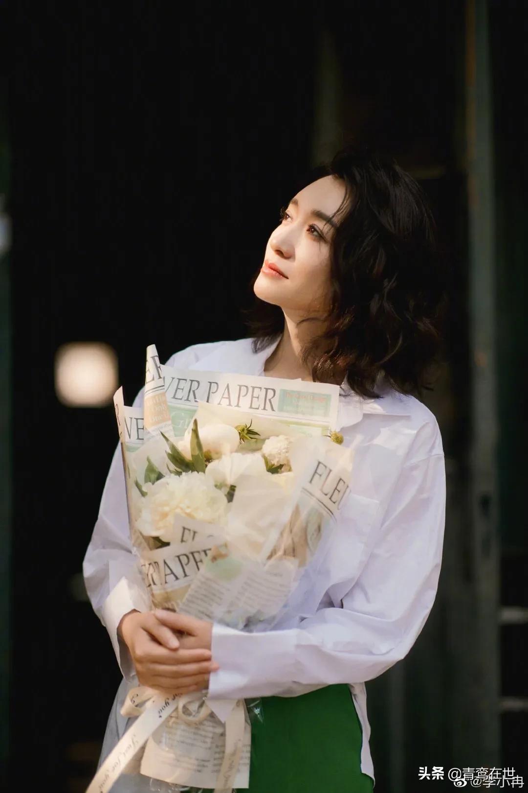 李小冉浪漫文艺风大片，温柔气质似少女