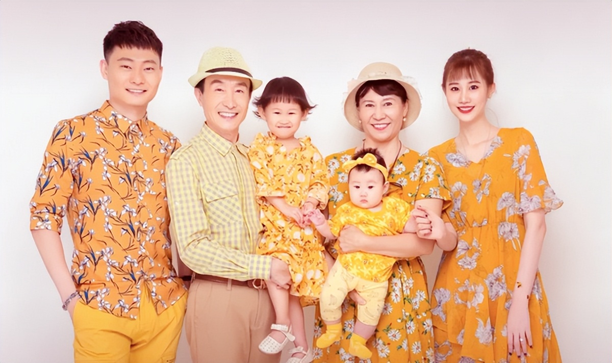 巩汉林儿媳黄一惠，被公婆催婚又催生，连生两女终完成公公心愿