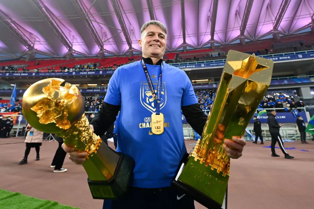 西班牙教练西班牙教练佩德罗（专访三镇主帅佩德罗：荣幸能成为武汉足球新历史的一部分）