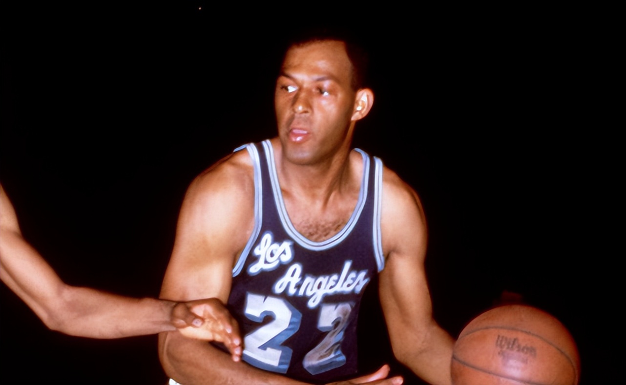 nba球員哪些是小前鋒（NBA歷史前5的小前鋒都是誰？8亞王墊底 伯德屈居第2）
