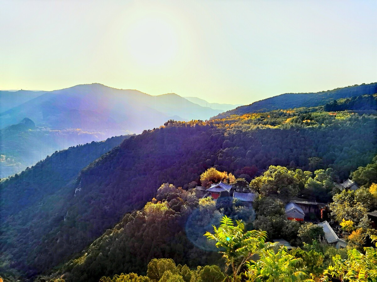 山色倾城，溪水淙淙，如此美艳的太山，千万别错过