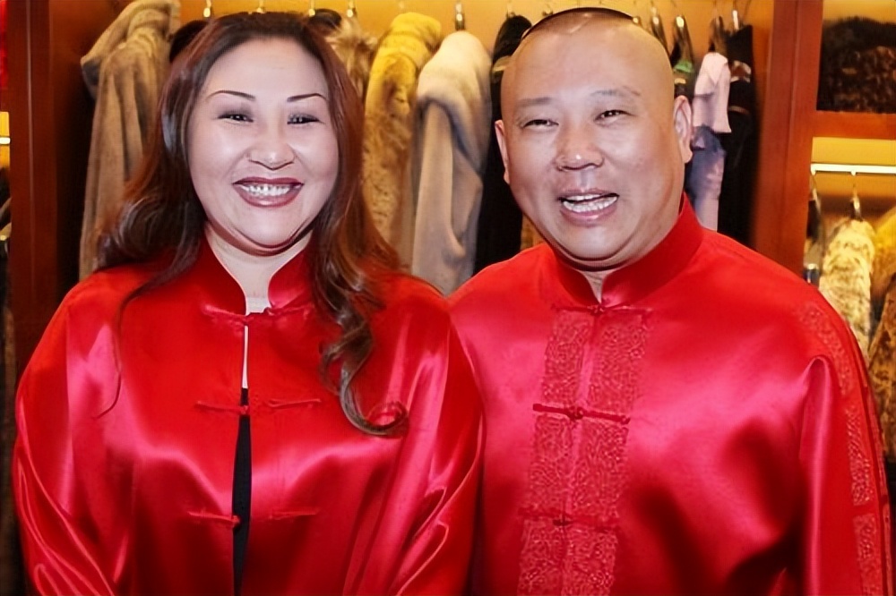 下嫁郭德纲，二婚媳妇为他卖车卖首饰，多少女人埋怨丈夫没出息