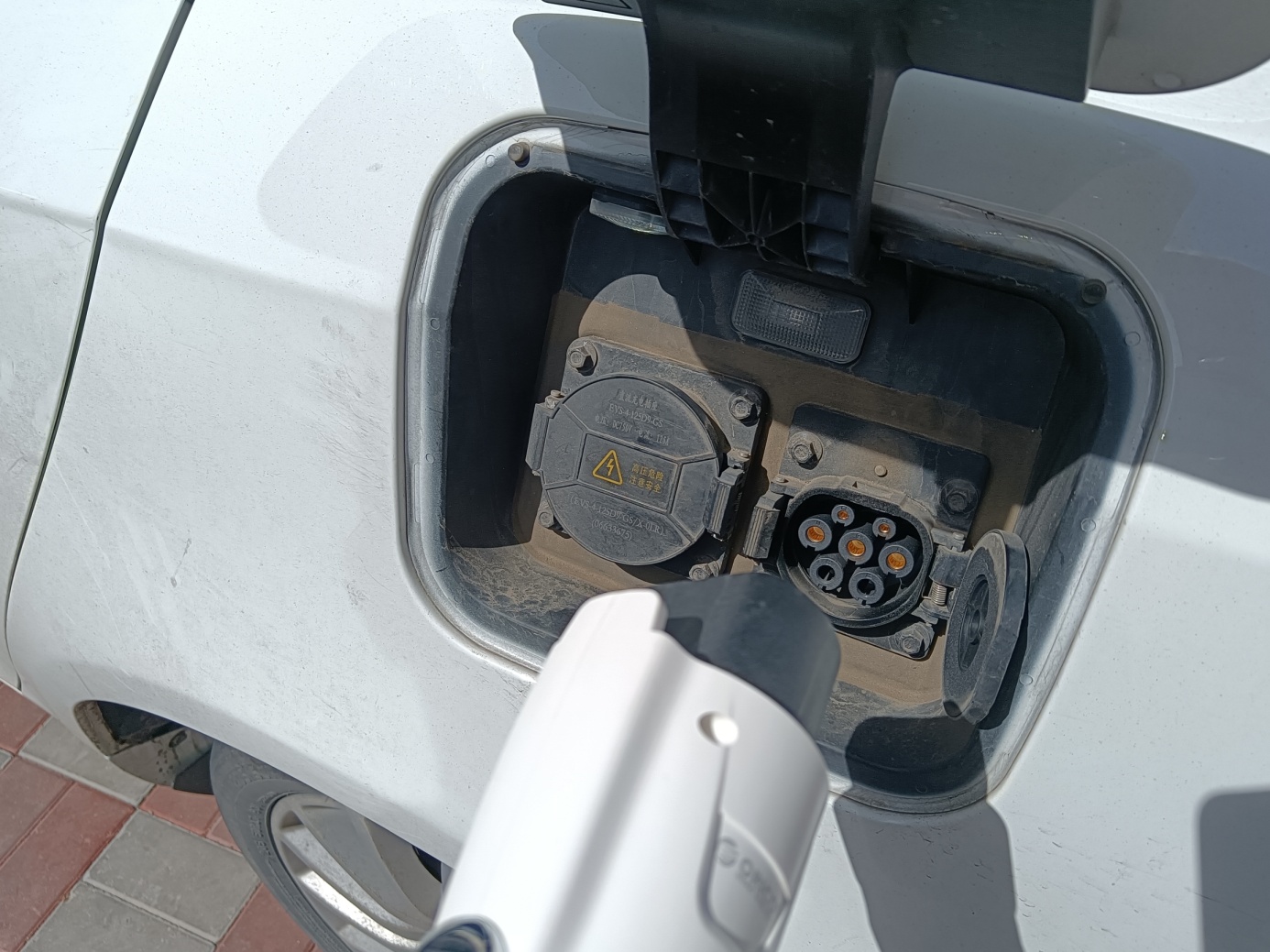 克服电动车续航焦虑的不一定要住在加电站