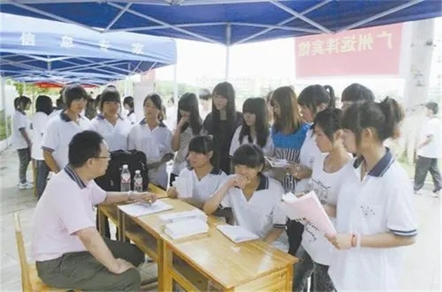 职校生实习现状：宁在格子间免费干活，也不愿在一线“打磨”