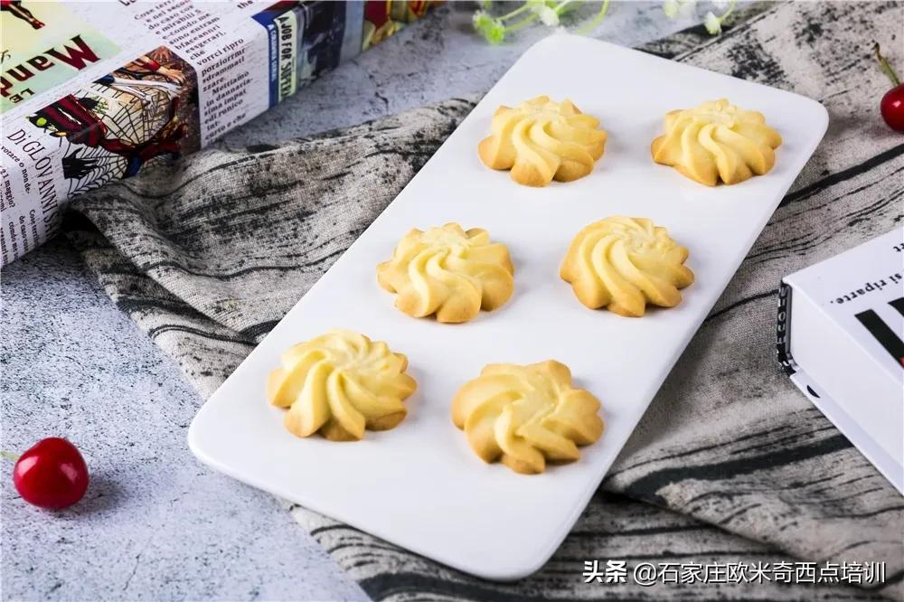 为低学历女生打开一扇门，西点烘焙再合适不过了