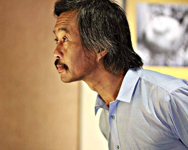 从流浪汉到国学大师,爆红又退网的沈巍,如今西装革履,存款百万