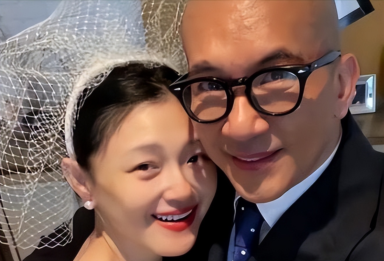 去他的爱韩剧(小s与韩国新姐夫有多亲热 贴面相拥