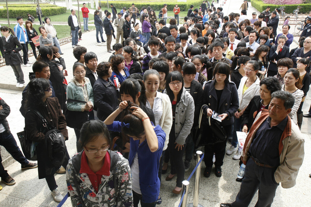 郑州大学路上有一所失落的大学：她的名字叫郑州航空工业管理学院