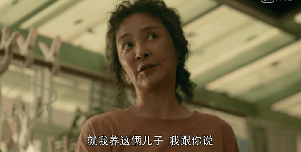 老戏骨火出圈，李勤勤在《亲爱的小孩》中的表演，凭什么这么豪横