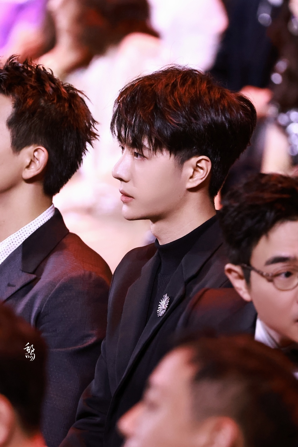 微博之夜座位:王鹤棣尴尬,肖战王一博闷无交流,易烊千玺落寞!