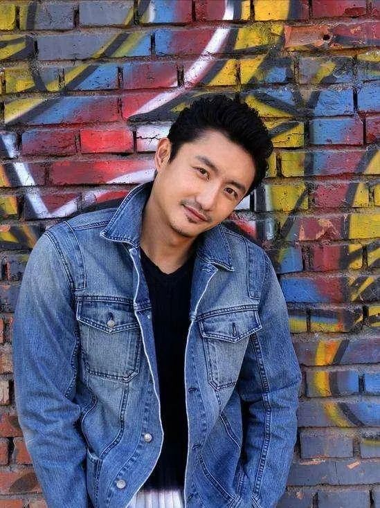 知名男演员40岁公开征婚,圈外妻子曝光后,网友惊叹"你竟是这样的