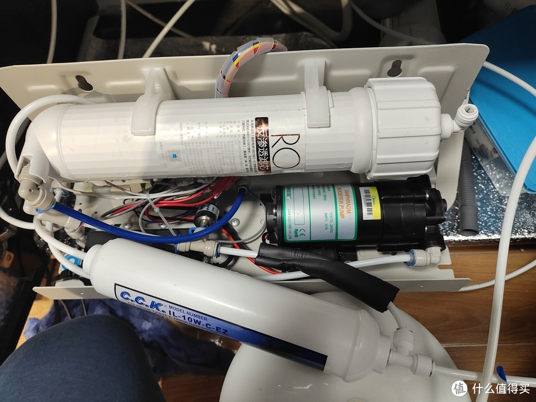 使用1年的净水器滤芯有多脏！百元解决全屋净水，一学就会