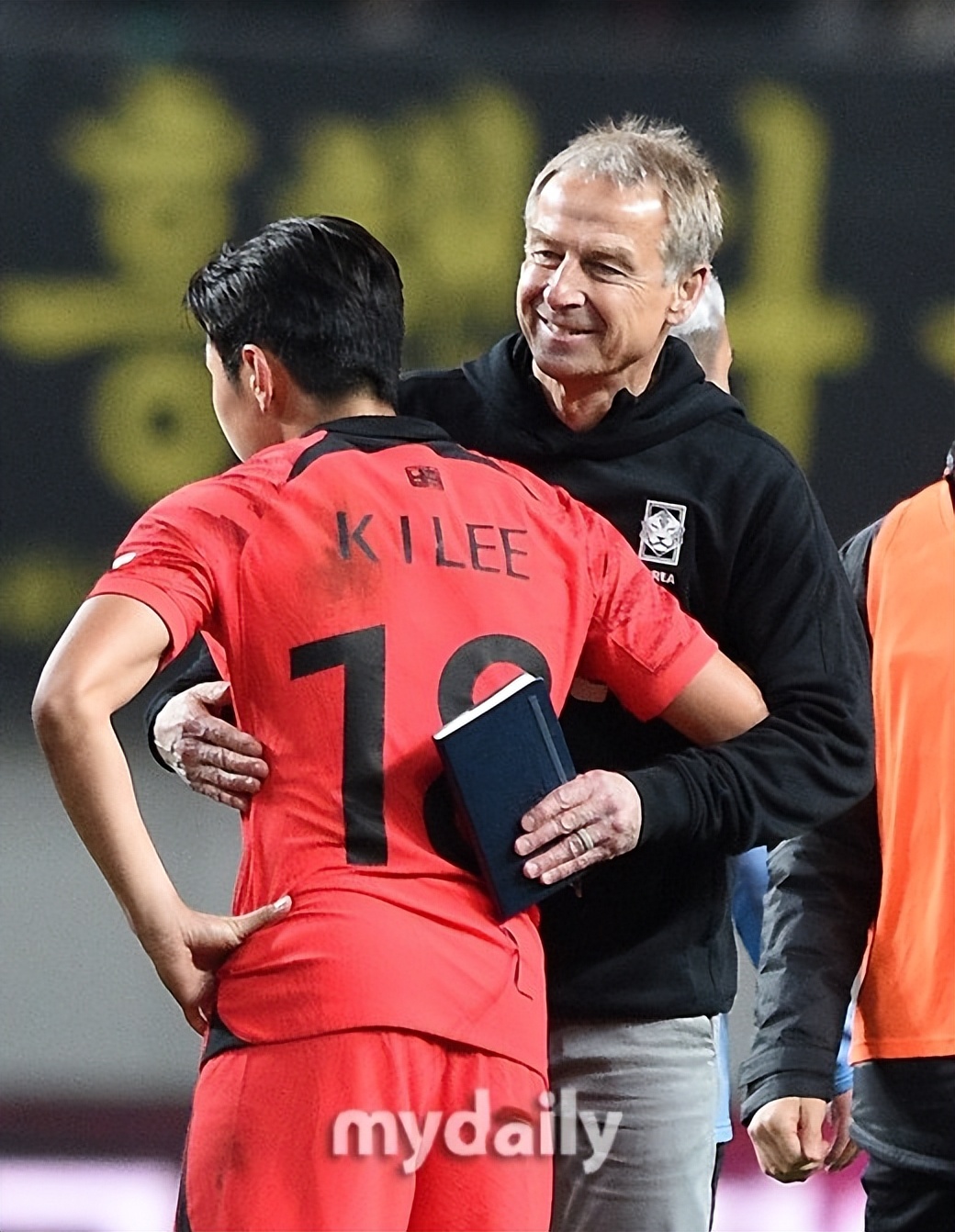 韩国15号英超联赛倒计时李康仁，夏季转会英格兰的可能性