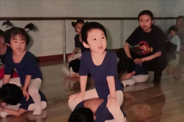 男版“杨丽萍”郭冷：对舞蹈的热爱近乎痴狂，46岁生活难以自理