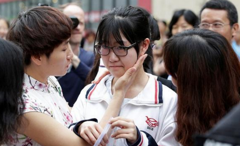 2022年浙江“首场高考”开考，57万考生赴考，网友酸了：不公平