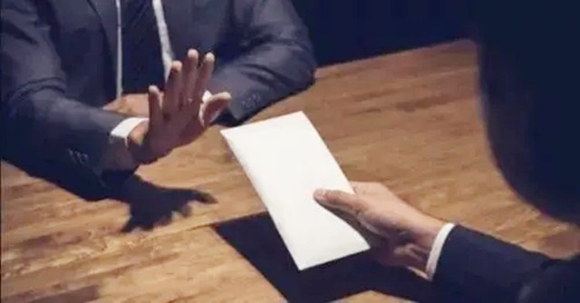 内蒙古贪官花2000万买石头，虚假报销46万，儿子生活费也公款报销