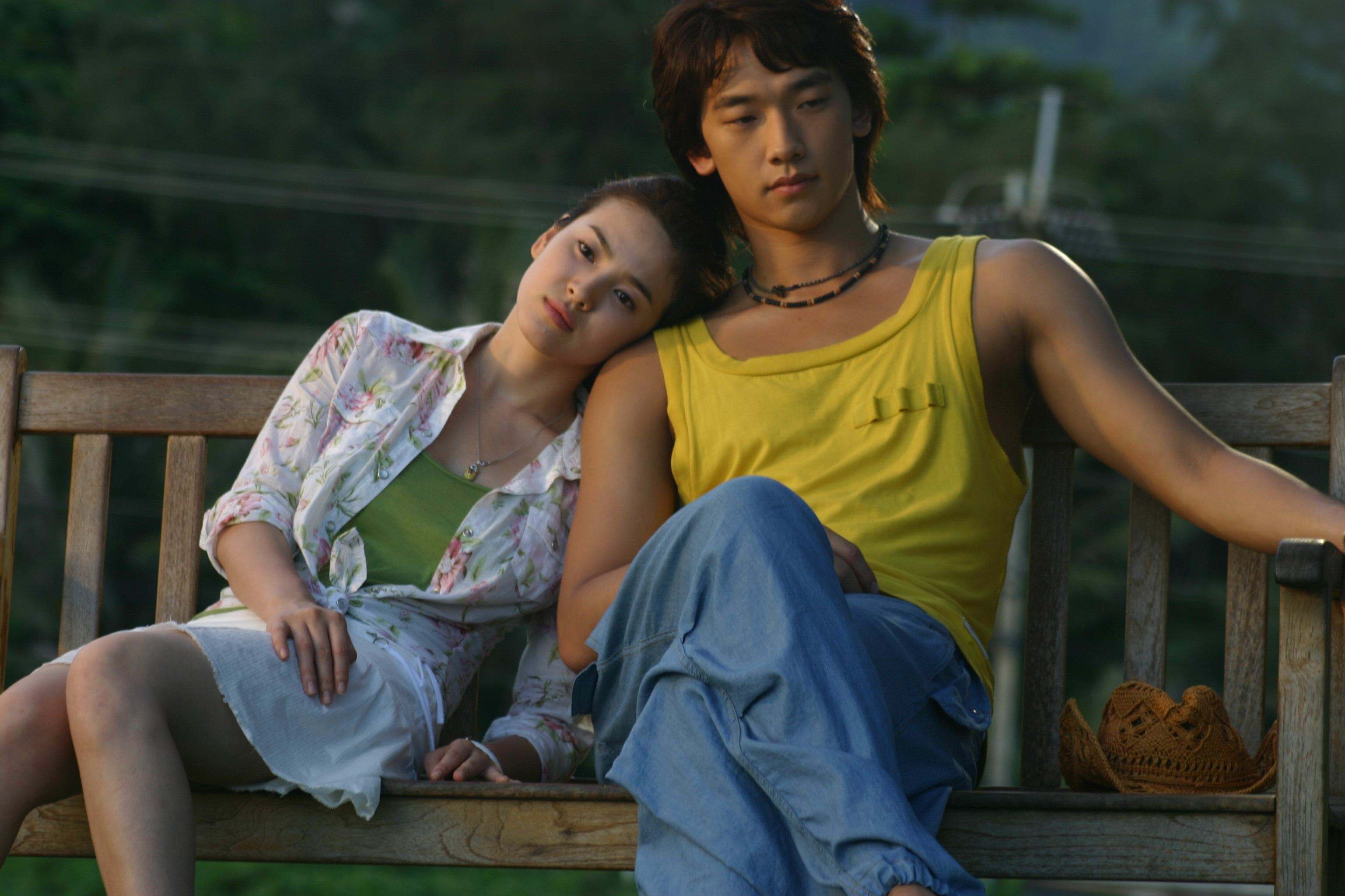 这部韩剧和夏天很适配，除了剧情，穿搭更是不落俗套