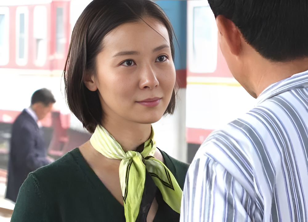 这样时间一长李泉竟然开始逼迫柯蓝,甚至让柯蓝放弃自己的事业