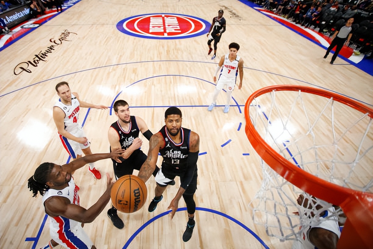 乔治32分快船逆转活塞xnnx（乔治32分11助攻，快船最后3分钟狂追14分逆转活塞）-趣拿体育