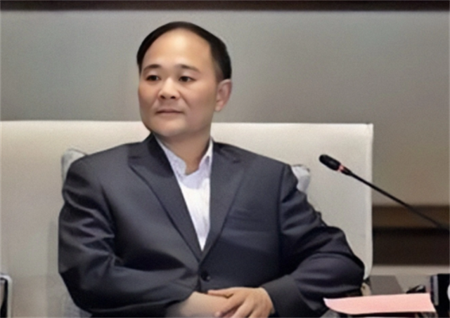 吉利李书福蛇吞象，8年27亿美元收购沃尔沃，背后是一个局中局
