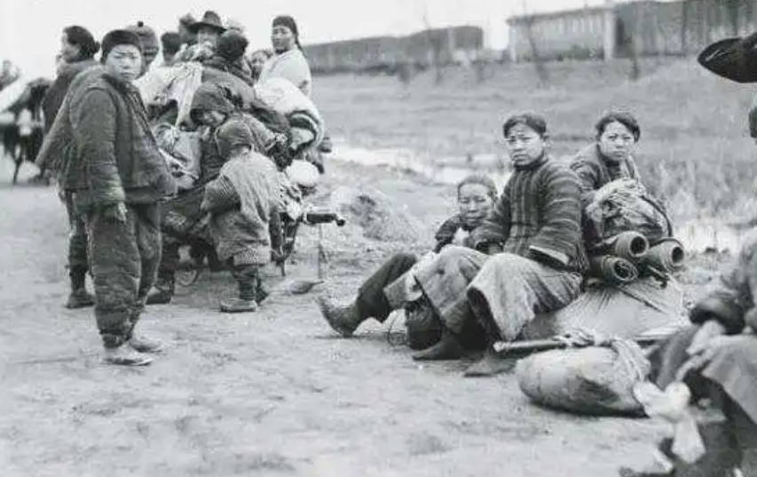 日本投降后，日本移民一家5口逃进小兴安岭，40年后是另一个结局