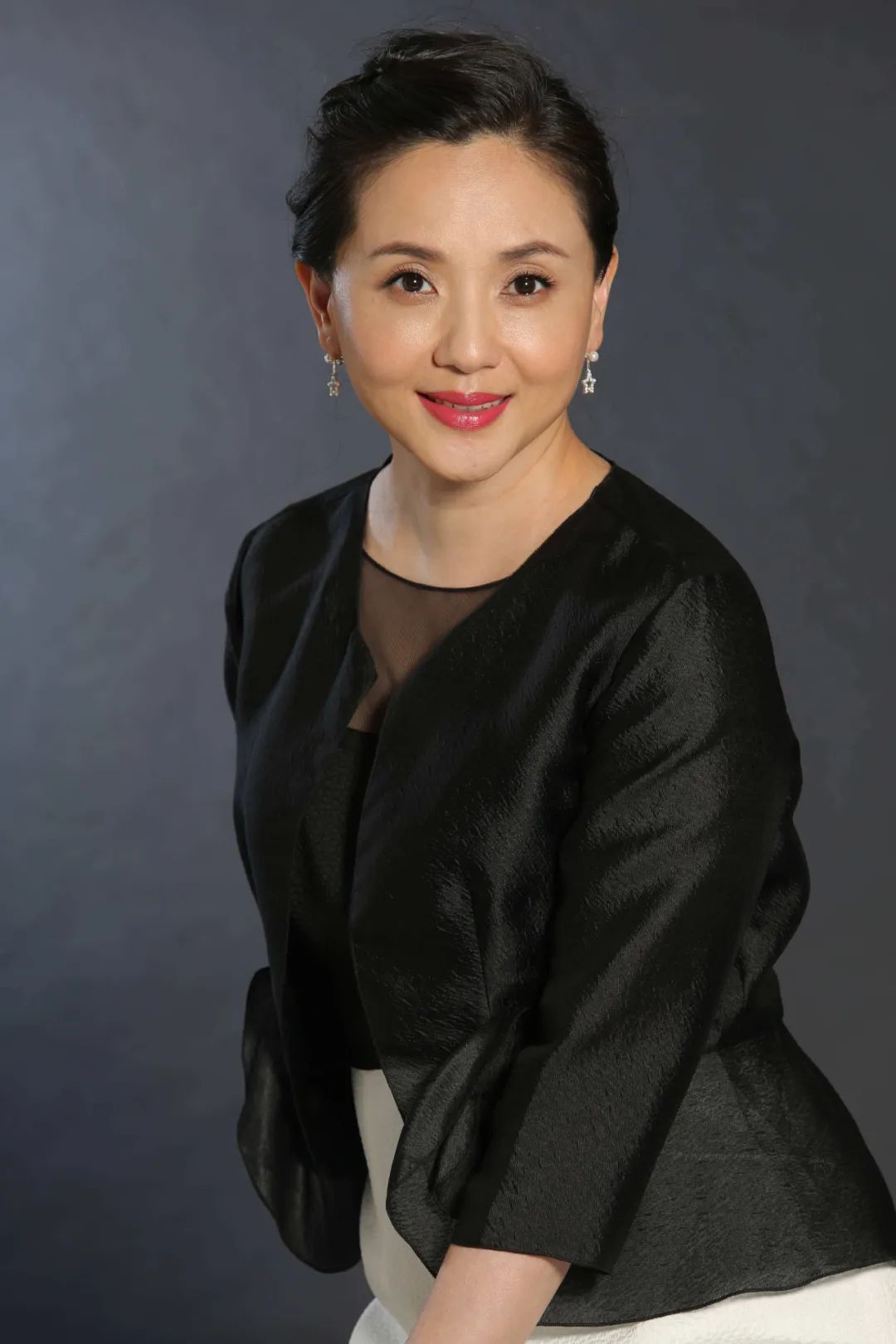 演"小白菜"一夜成名,嫁给初恋恩爱至今,却被谣传"