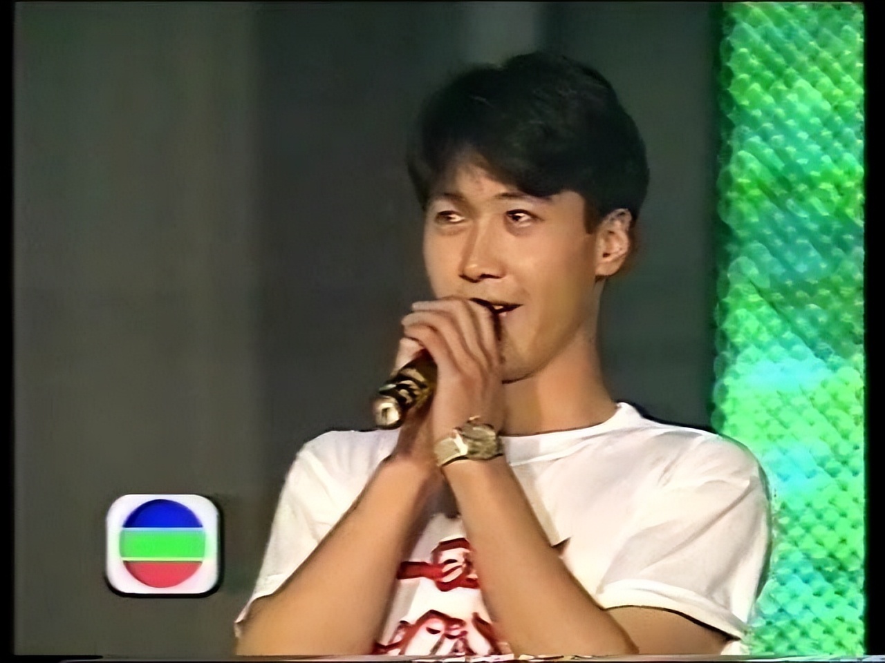 1991年忘我大汇演，成龙为25万连翻7跟头，刘德华玩起胸口碎大石