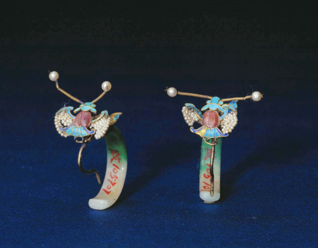 清宫娘娘的唯美首饰：翠嵌珠宝蜂纹耳环，翡翠珍珠碧玺精美绝伦