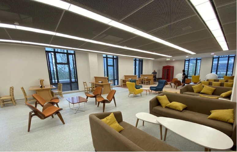 “恐龙”守候，坐拥4大食堂、水上图书馆！2022，成都理工大学等你来！