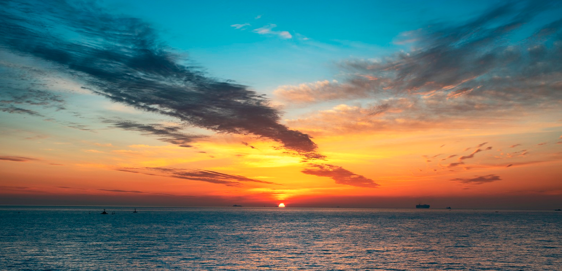 小时候,没有见过大海,那时候学习巴金先生写的《海上日出》,就一直对