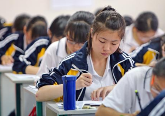 高考成绩和模拟考成绩相差多少？学姐说出答案，家长松了口气