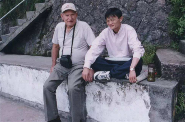 马云和肯·莫利在马云心里,自始至终都没有忘记过肯·莫利父子对他