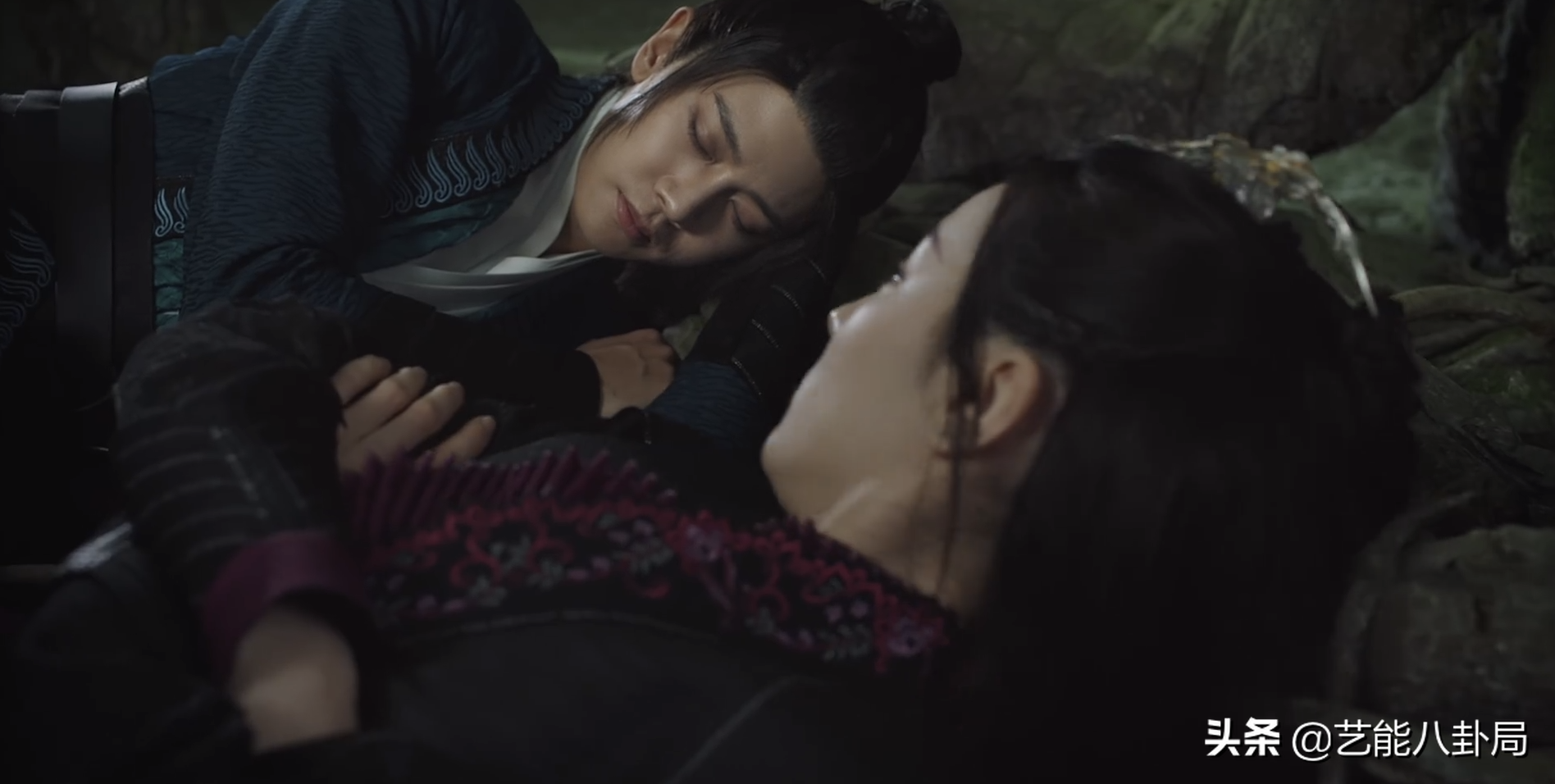 热巴新剧!光脚秀、假腹肌、转圈吻、亲变形,现在的古偶怎么了