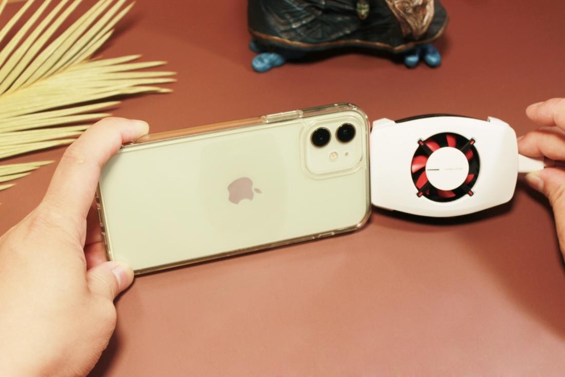 夏天游戏不烫手，一加18W冰点散热背夹辅助iPhone游戏体验