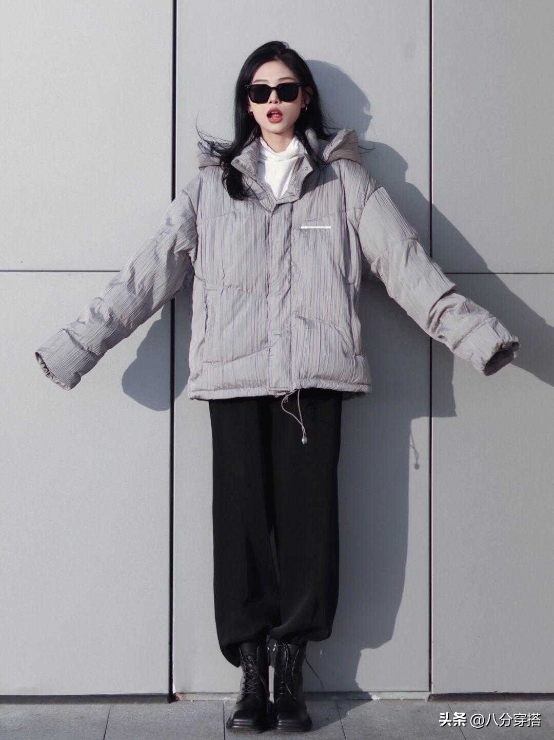 冬天的羽绒服没有时尚感吗？看看这些穿法，简洁大方。
