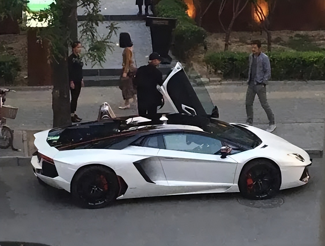 李易峰东山再起?曝其变卖北京千万豪宅,携经纪人赴东南亚再出道