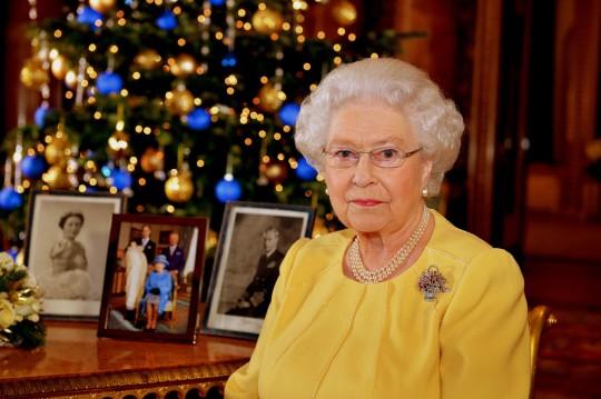 英国伊丽莎白二世女王生命中的96年都藏在了96张照片里)