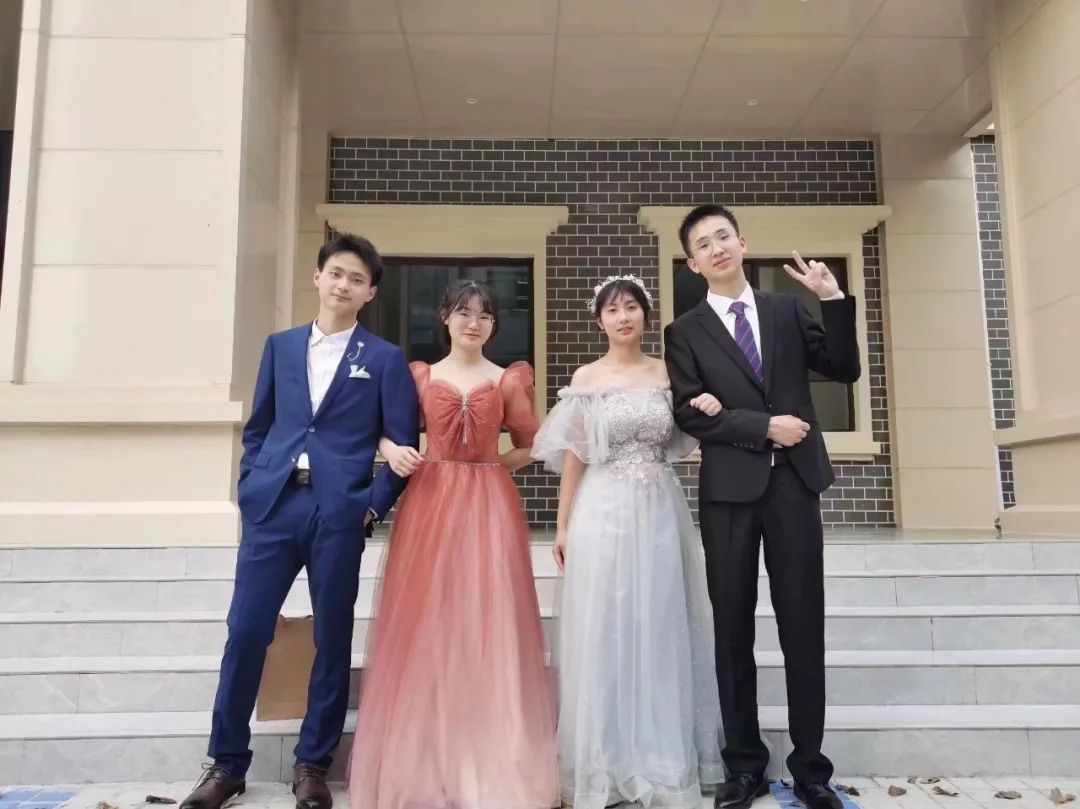 意义非凡！18岁与20岁的青春对话，成都盐外新阶段，学子的新起航