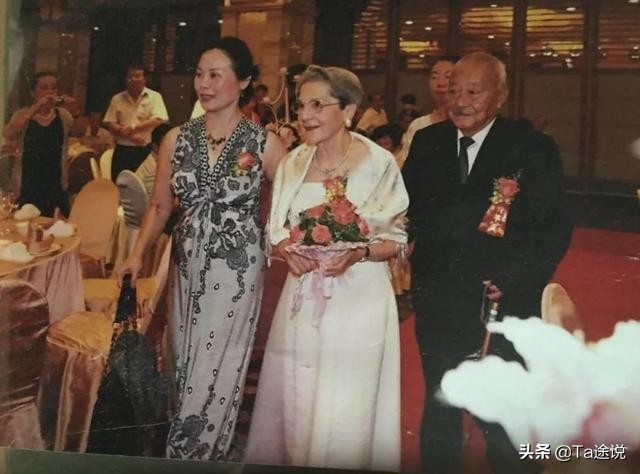 26岁法国女孩爱上中国已婚男人，单身苦等55年后，83岁嫁给心上人