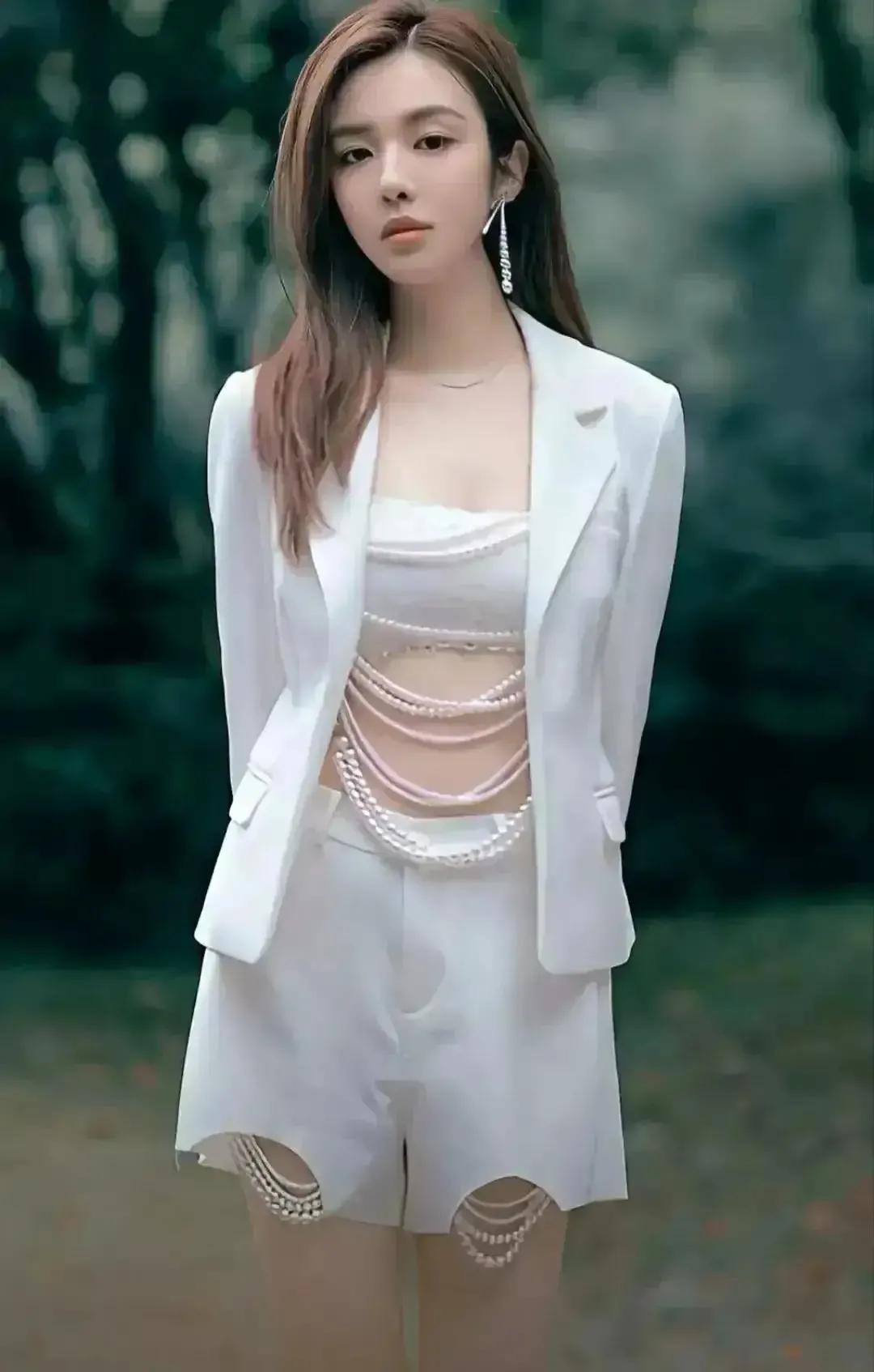 王晓晨，真心漂亮。看一眼，就觉得她很温柔