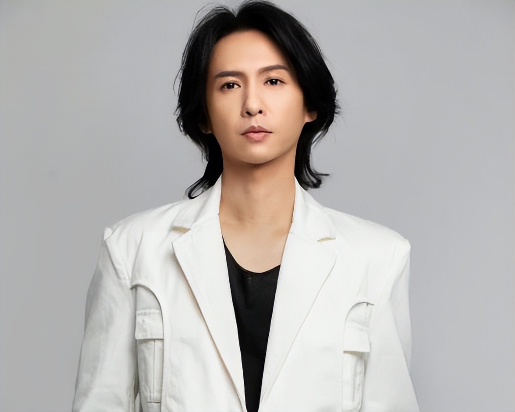 张淇是黑豹乐队的第几任主唱?