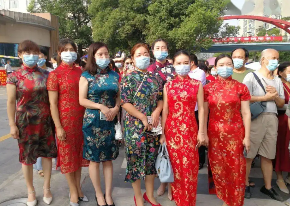 高考当天为何尽量不穿校服？班主任道出实情，学生与家长要知晓