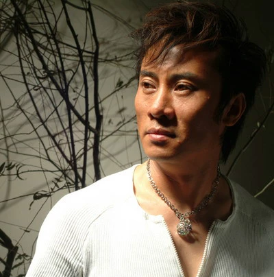歌手江涛：妻子打工支持他唱歌，成名后宠爱妻子，孝顺岳母