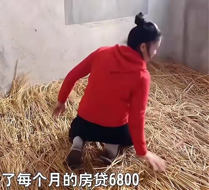 95后妈妈带3娃住毛坯房，每月仅房贷6800元，幸福的定义是有房？